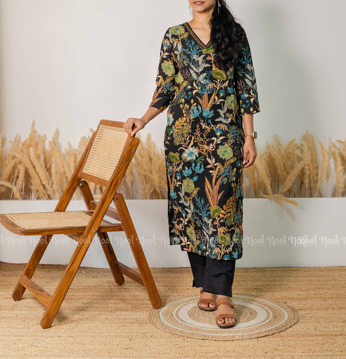 VEDHA - V-Neck Kurti Pant Set (2 Pc)