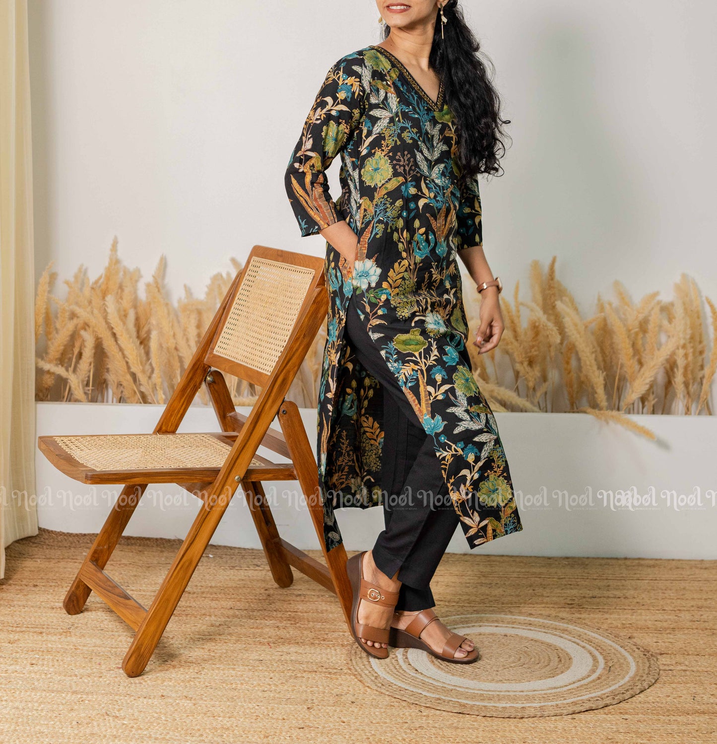 VEDHA - V-Neck Kurti Pant Set (2 Pc)