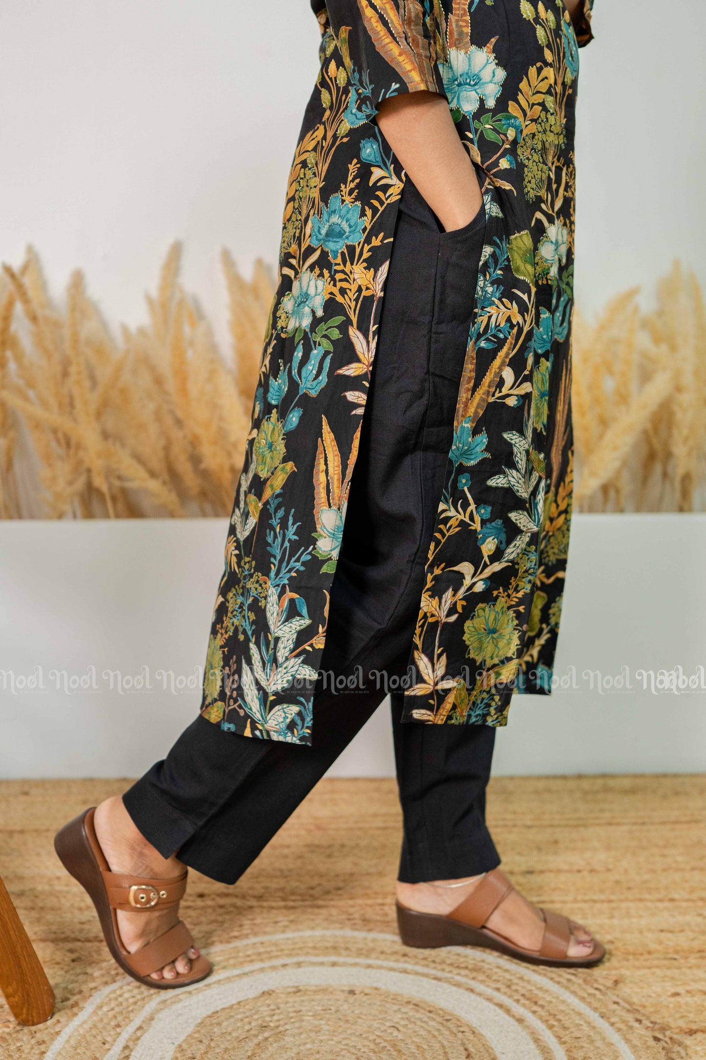 VEDHA - V-Neck Kurti Pant Set (2 Pc)